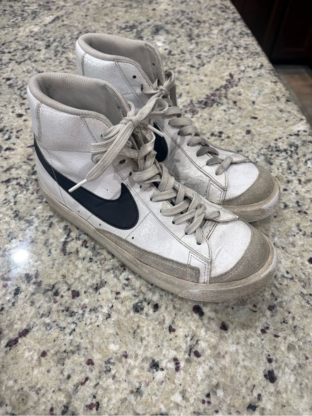 Nike Blazer Mid 77 **Fair/Project** 7Y White with black high tops